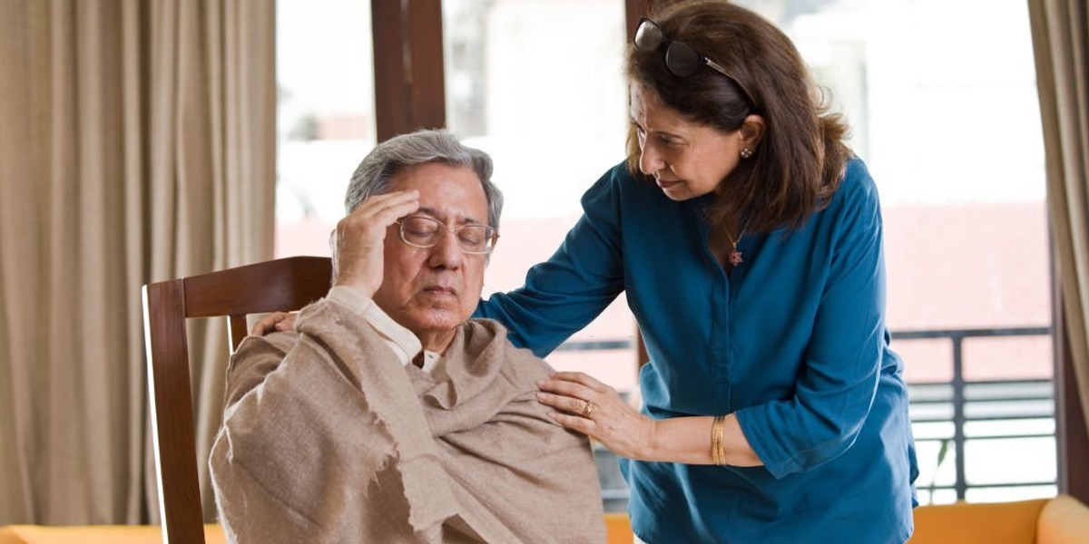 Tips for a caregiver handling an elderly affected with dementia at home